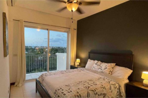 Skyline view 1-BR condo in the center of the city!